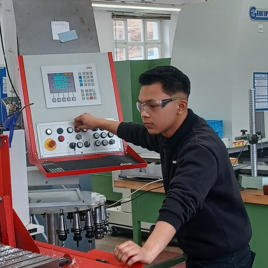 Azubi at Factory