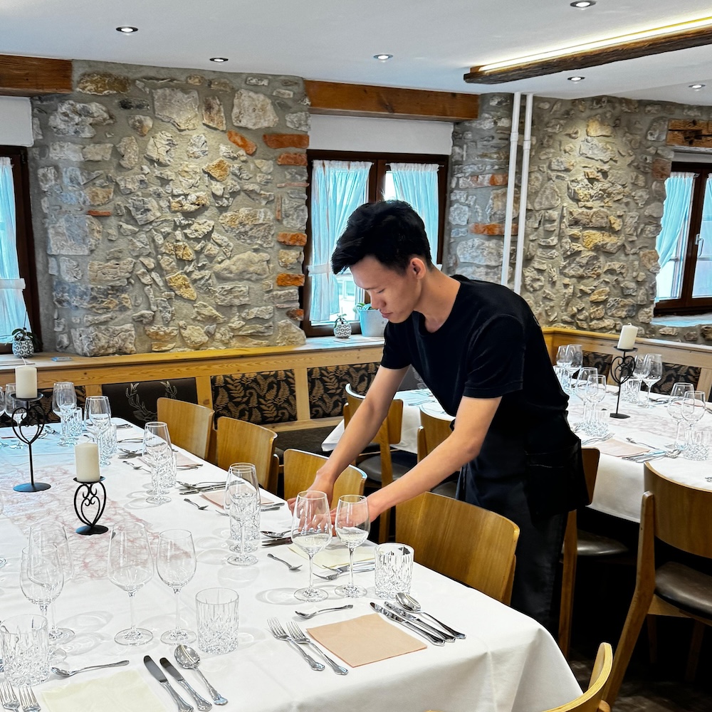 Azubi at Restaurant